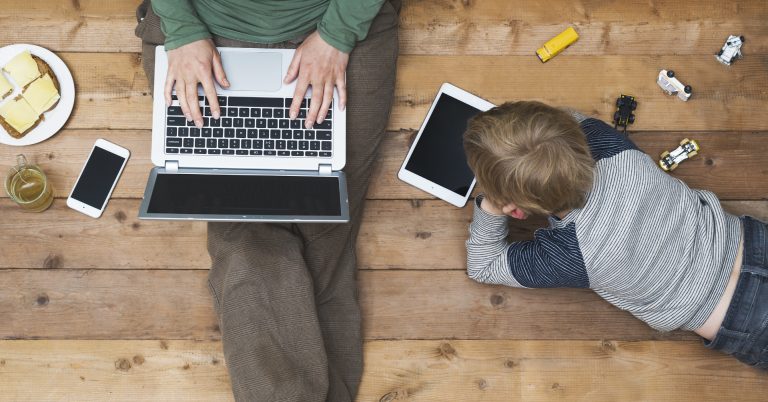 AdobeStock_109648682 - Mother and son using tablet and laptop