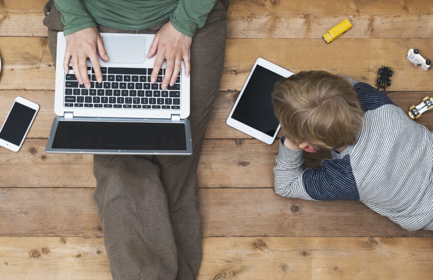 AdobeStock_109648682 - Mother and son using tablet and laptop